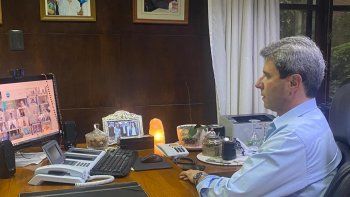 El gobernador de San Juan tiene coronavirus y está internado