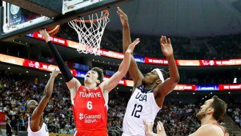 Estados Unidos se salvó de una derrota ante Turquía en el tiempo suplementario