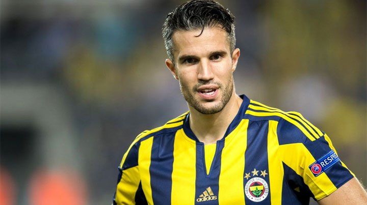 Alentadoras noticias para Van Persie luego del golpe que sufrió