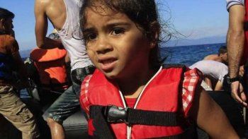 Alrededor de 30 inmigrantes fallecieron en un naufragio y hay niños desaparecidos