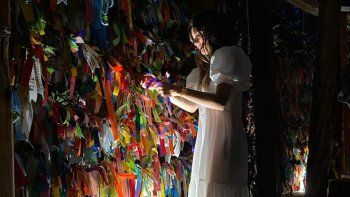 Pampita y su marido visitaron a la Virgen Desatanudos