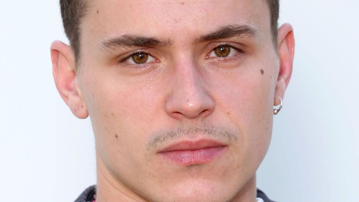 El actor Arón Piper interpreta a Lago Nogueira en la miniserie de Netflix.