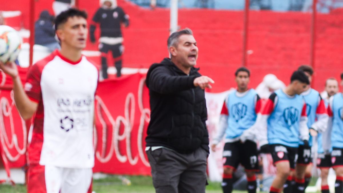 El Toti Arias metió su primer triunfo como DT de Huracán Las Heras.