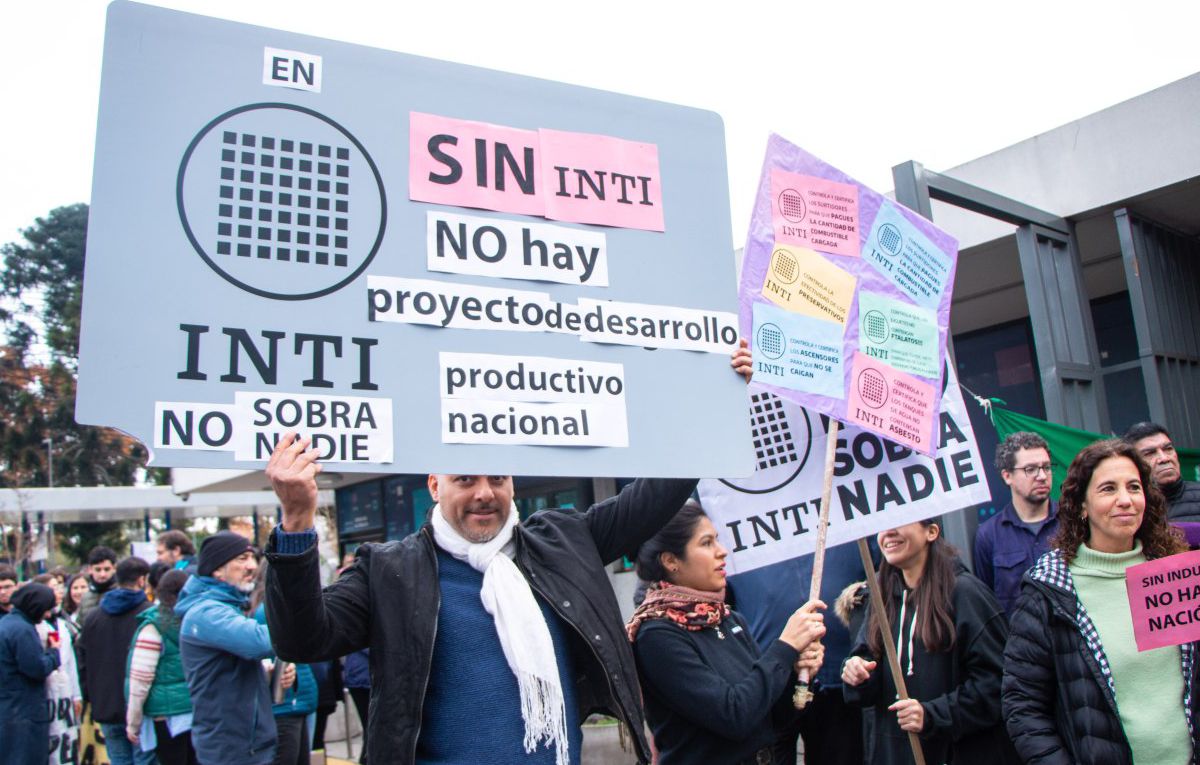 Entre los trabajadores del INTI hay un clima de preocupación y de incertidumbre sobre la continuidad de las fuentes de trabajo. Entre los trabajadores del INTI hay un clima de preocupación y de incertidumbre sobre la continuidad de las fuentes de trabajo.