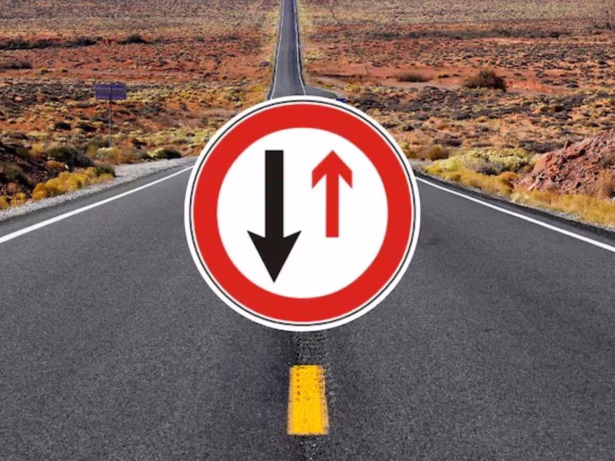 Qué significa la nueva señal de tránsito con dos flechas en direcciones opuestas Qué significa la nueva señal de tránsito con dos flechas en direcciones opuestas