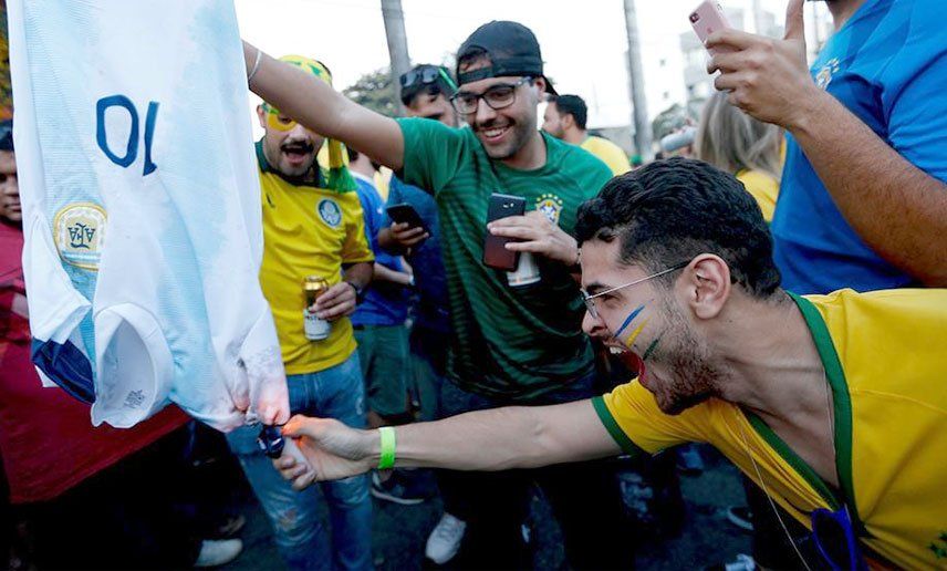 Clima caliente entre hinchas argentinos y brasileños