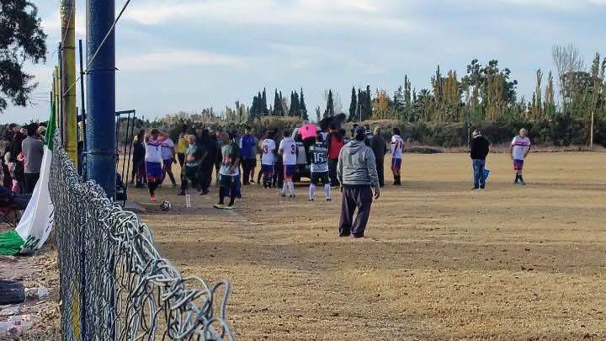 La tragedia sucedió durante un partido de fútbol amateur en Lavalle.