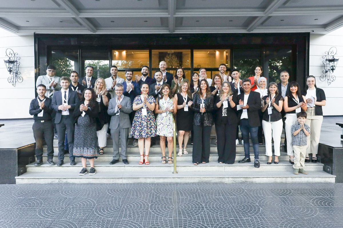 Todos los jóvenes distinguidos en la entrega del Premio Jóvenes Mendocinos 2024 por el CEM