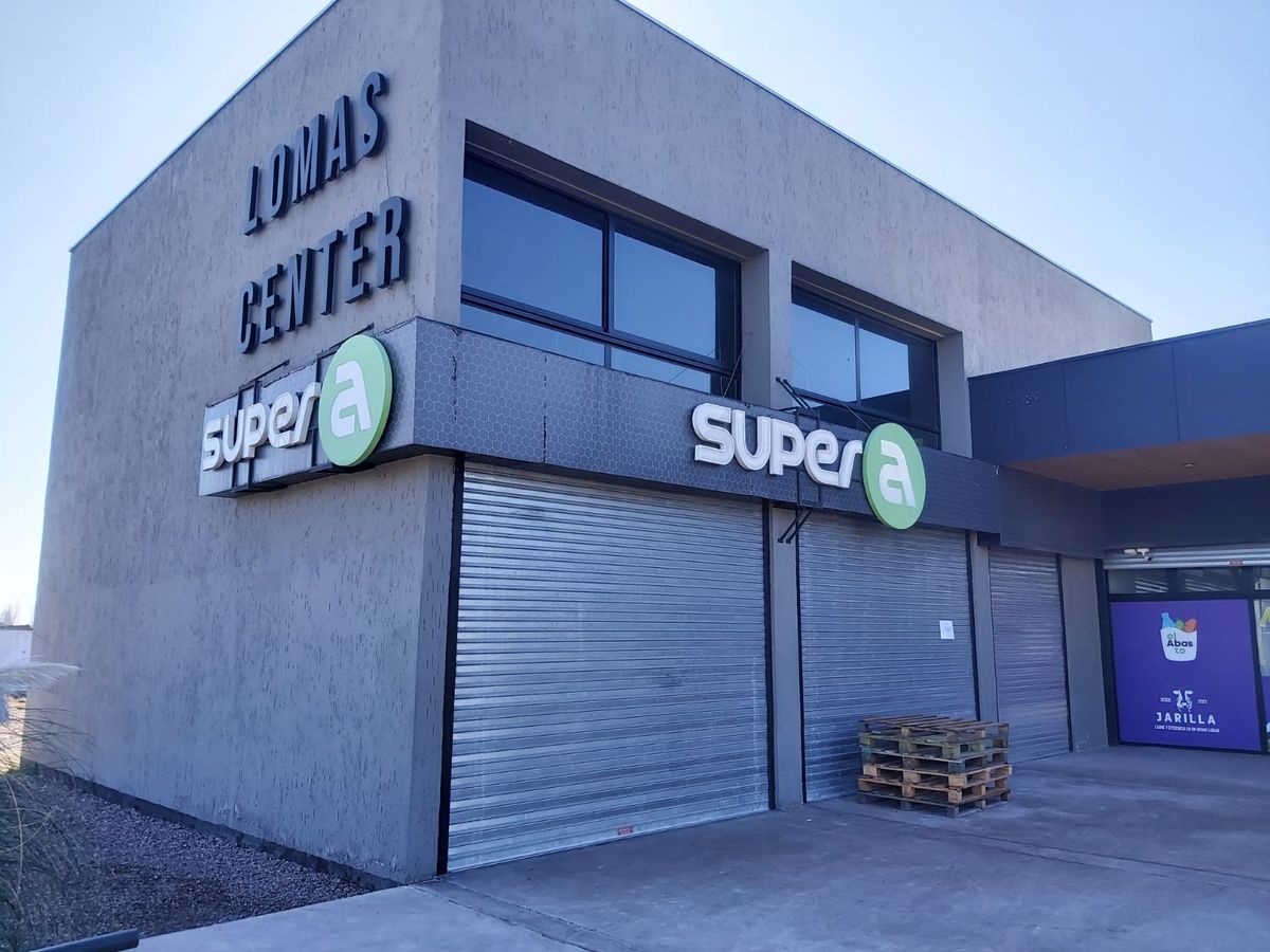 Ahora Carrefour prepara el cambio de cartelería para reabrir los ex Super A.