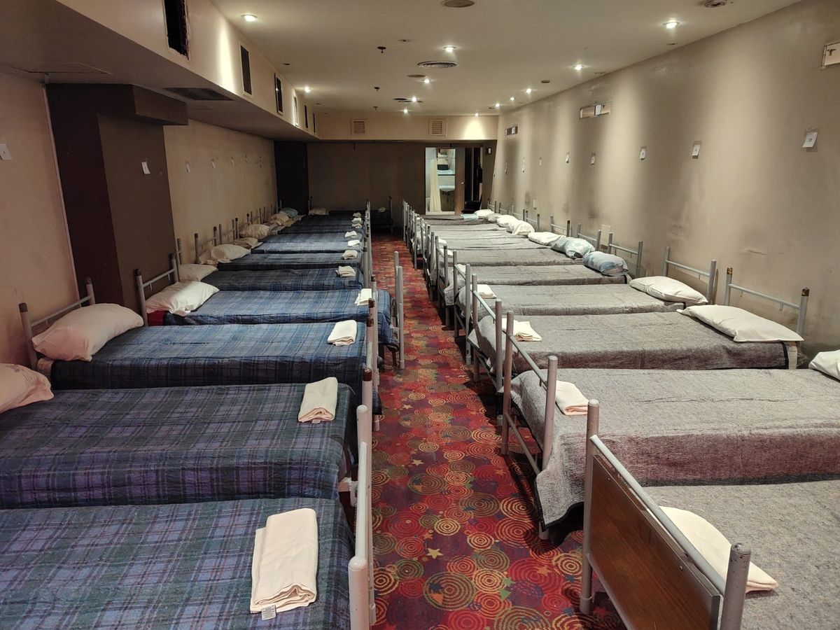 Así es el refugio que se abrirá por segundo año consecutivo en el Hotel Huentala para contener a las personas en situación de calle. Así es el refugio que se abrirá por segundo año consecutivo en el Hotel Huentala para contener a las personas en situación de calle.