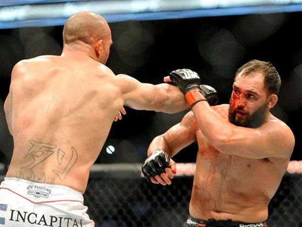 Hendricks es el nuevo campeón peso welter de la UFC 171