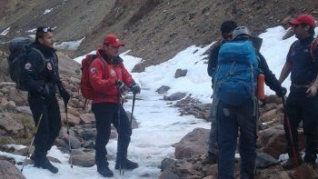 Sana y salva fue rescatada una pareja que se perdió un cerro de Uspallata