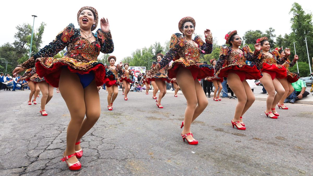 La colectividad boliviana y su bailes tradicionales, protagonistas del Carrusel. La colectividad boliviana y su bailes tradicionales, protagonistas del Carrusel.