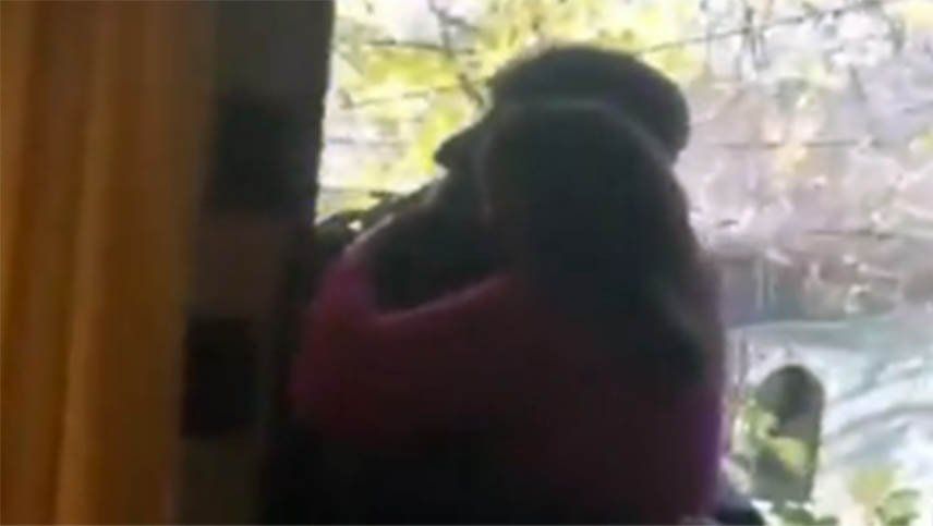 El emocionante reencuentro de un mendocino varado y su mamá