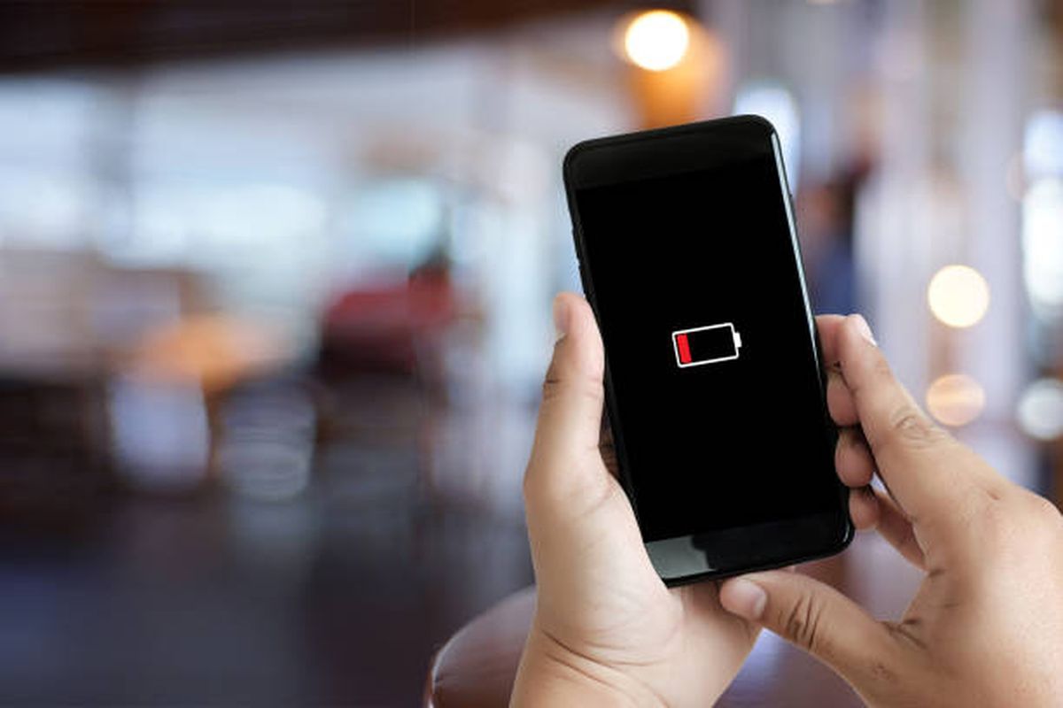 Antes de cargar el celular, es fundamental saber cuál es el orden correcto para conectar cargador y cable. Antes de cargar el celular, es fundamental saber cuál es el orden correcto para conectar cargador y cable.