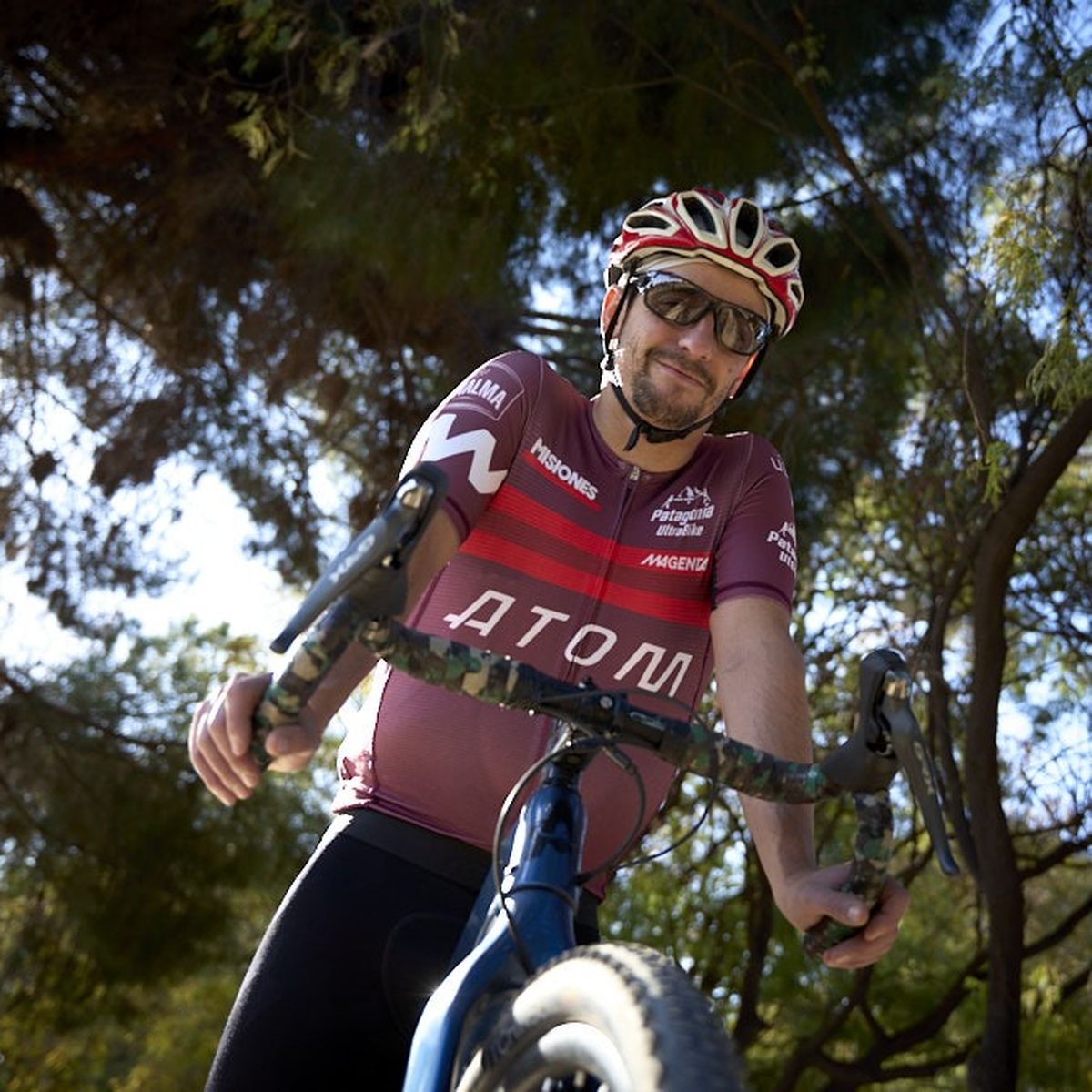 Mariano Vázquez con su equipo de ciclismo. Mariano Vázquez con su equipo de ciclismo.