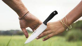 Se peleó con su novio y quiso ponerle punto final a la relación con un cuchillo de 20 centímetros Se peleó con su novio y quiso ponerle punto final a la relación con un cuchillo de 20 centímetros