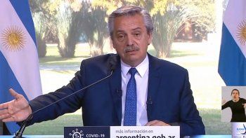 Fernández lanzó una catarata de tuits sin definiciones sobre el Gabinete tras la ola de renuncias