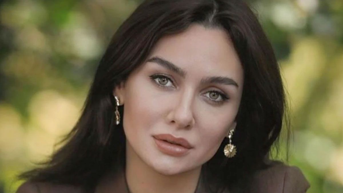 La actriz Birce Akalay interpreta a Lale Kiran en la serie de Netflix.