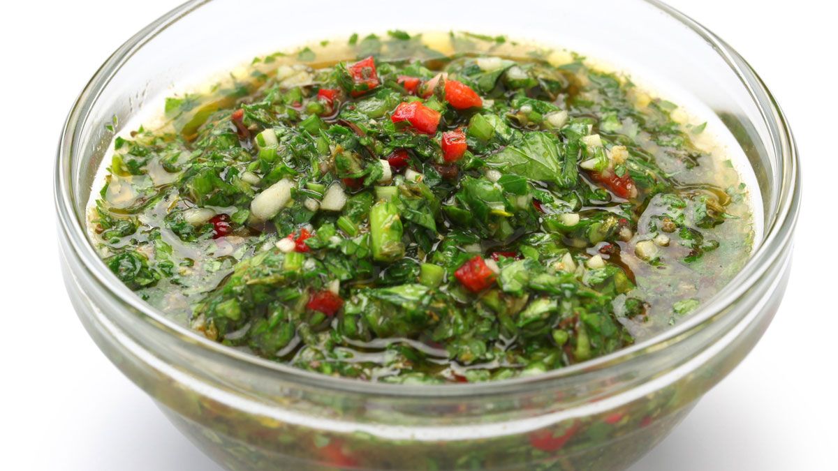 Este chimichurri casero es fácil de hacer