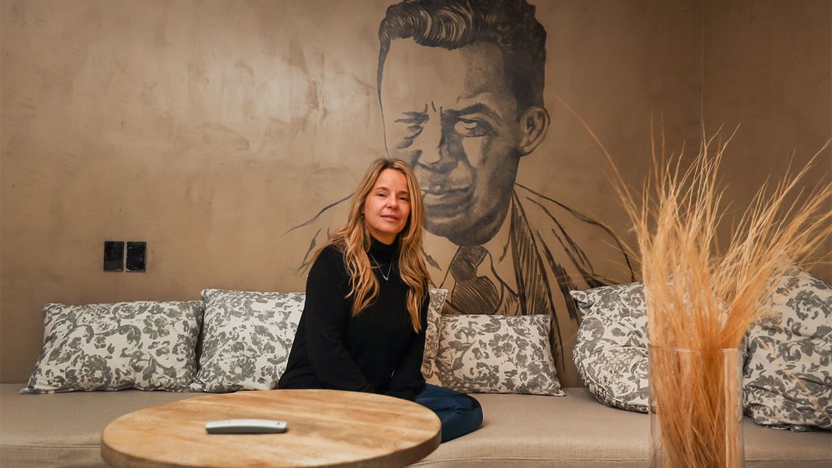 María Aguinaga en la habitación en homenaje a Albert Camus María Aguinaga en la habitación en homenaje a Albert Camus