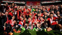 ¡Campeones! El Manchester United le ganó el clásico al su vecino Manchester City, se quedó con la FA Cup y evitó que su rival hiciera doblete.