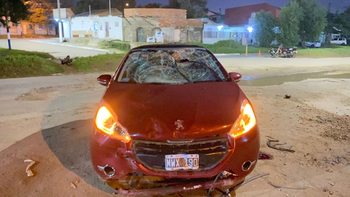 Un adolescente de 17 años sin licencia atropelló, arrastró y mató a un motociclista Un adolescente de 17 años sin licencia atropelló, arrastró y mató a un motociclista