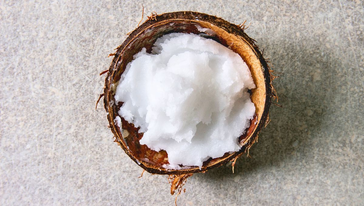 Algunos aceites vegetales, como la de coco, también contienen grasas saturadas porque son sólidas a temperatura ambiente. Algunos aceites vegetales, como la de coco, también contienen grasas saturadas porque son sólidas a temperatura ambiente.