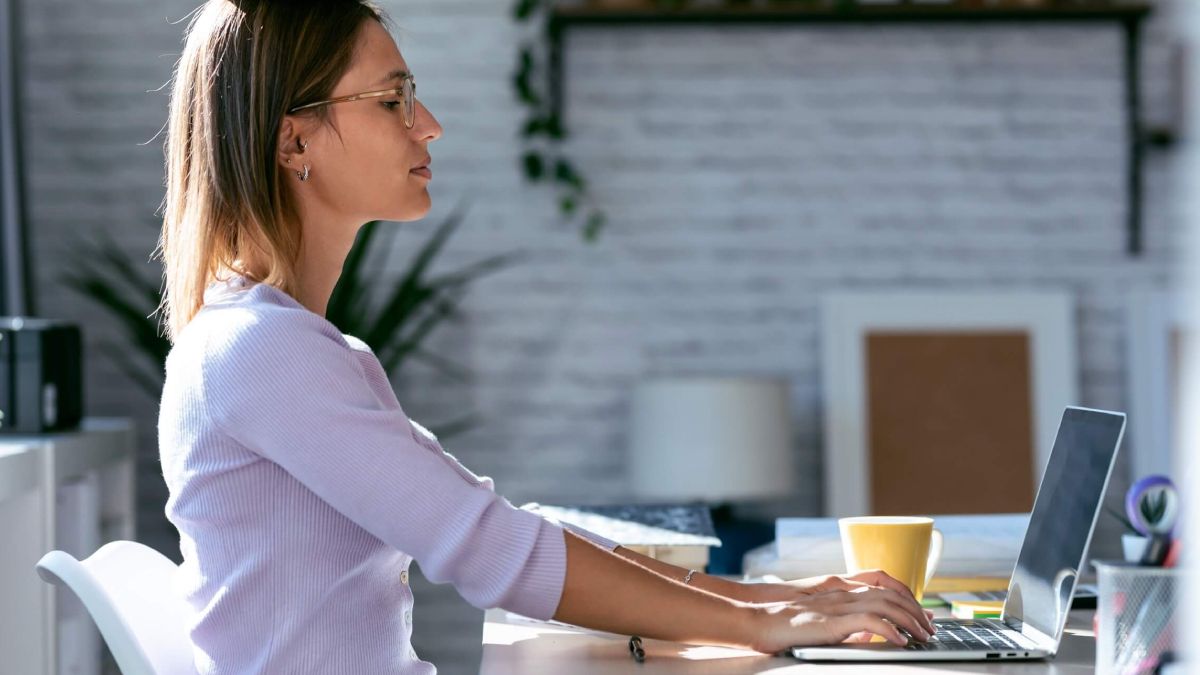 Para tener una buena postura, es importante mantener una buena ergonomía en el trabajo. Para tener una buena postura, es importante mantener una buena ergonomía en el trabajo.