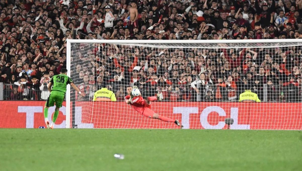 Armani tapó el último penal y llevó a River a cuartos de final