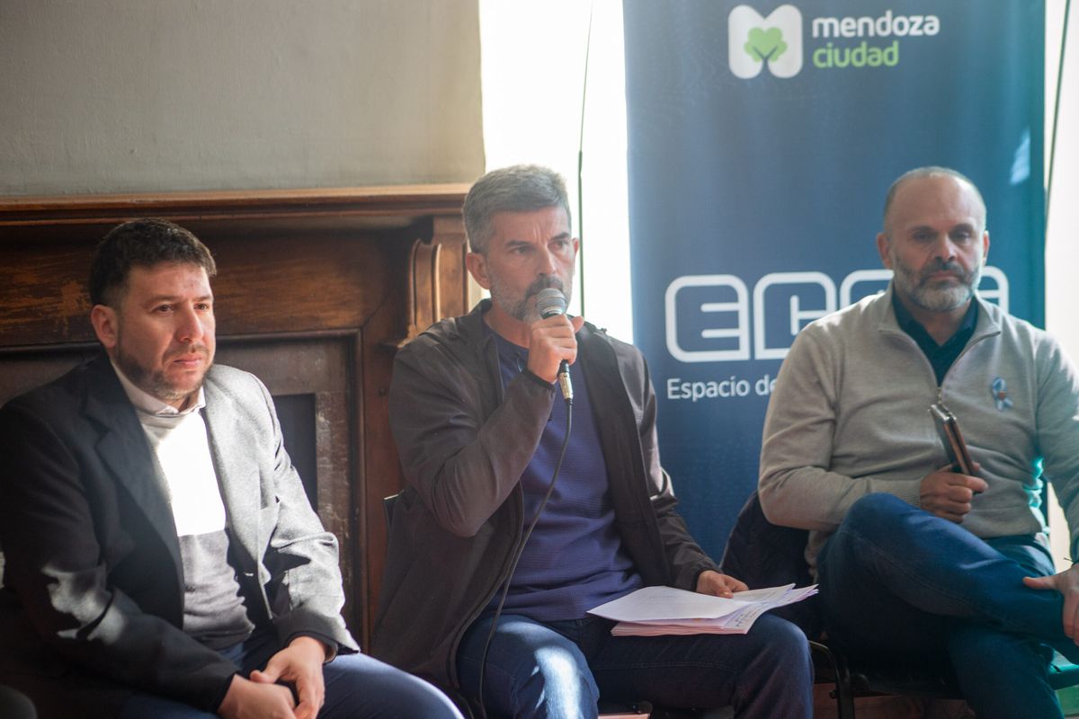 El intendente de Ciudad, Ulpiano Suarez, en el encuentro con asociaciones de personas con discapacidad. El intendente de Ciudad, Ulpiano Suarez, en el encuentro con asociaciones de personas con discapacidad.