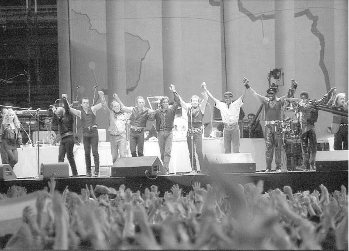 El recital histórico de 1988 organizado por Amnesty Internacional con figuras como Sting, Peter Gabriel, Tracy Chapman y Bruce Sprengsteen. El recital histórico de 1988 organizado por Amnesty Internacional con figuras como Sting, Peter Gabriel, Tracy Chapman y Bruce Sprengsteen. 