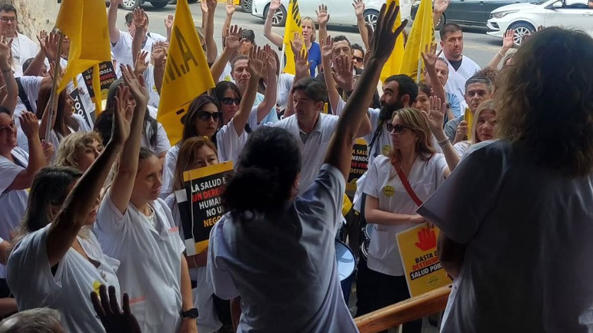 Mientras AMPROS reclamó reapertura de paritarias otros 3 gremios aceptaron el aumento del 10%
