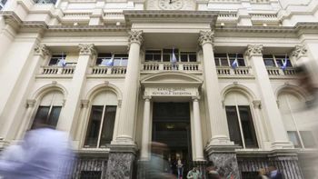 El dólar cerró a la baja tras la intervención récord del Banco Central en más de un mes El dólar cerró a la baja tras la intervención récord del Banco Central en más de un mes