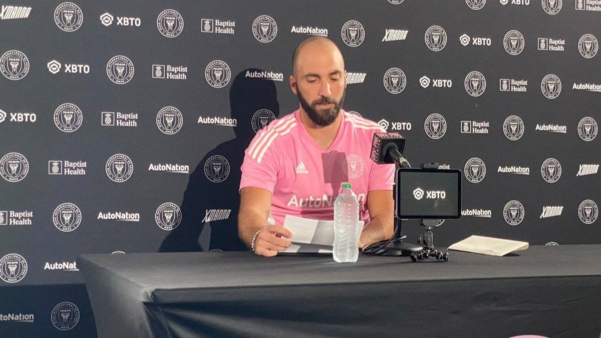Gonzalo Higuaín se quebró cuando dio a conocer la noticia de su retiro.