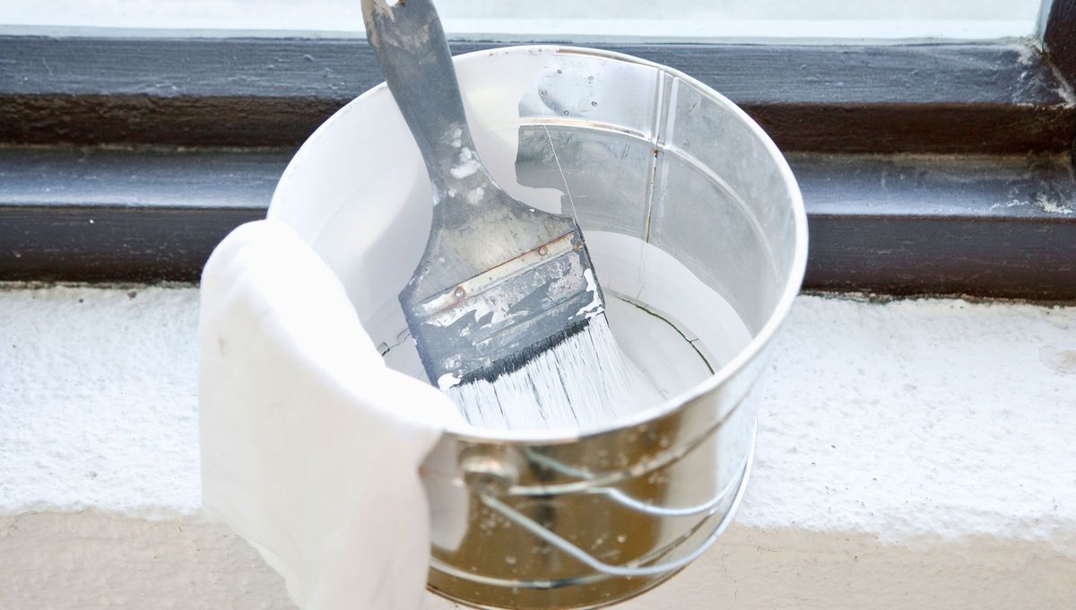 Los baldes de pintura vacíos pueden transformarse en canastos para guardar cosas con un estilo artesanal y cálido. Los baldes de pintura vacíos pueden transformarse en canastos para guardar cosas con un estilo artesanal y cálido.