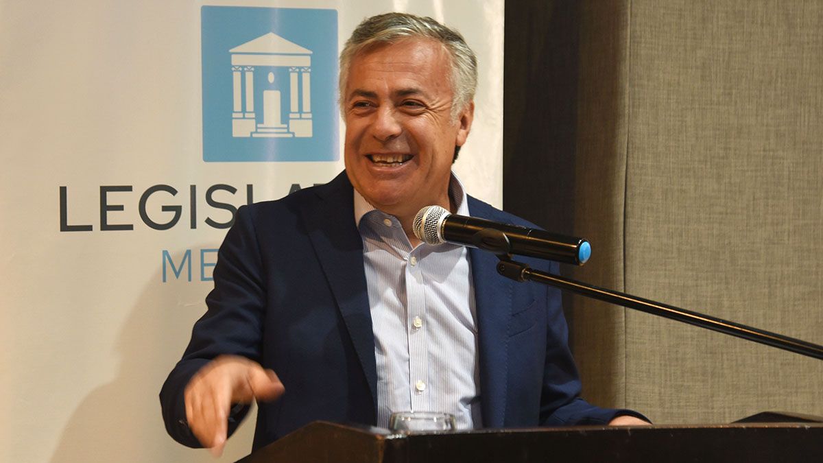 Todos los precandidatos radicales que se habían anotado para el Sillón de San Martín se cuadraron ante Alfredo Cornejo.