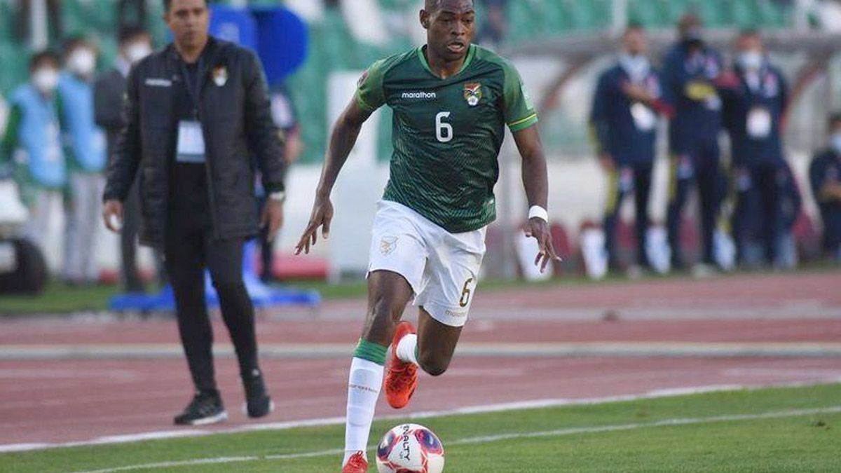 Juega para Bolivia y quiere sí o sí la camiseta de Messi