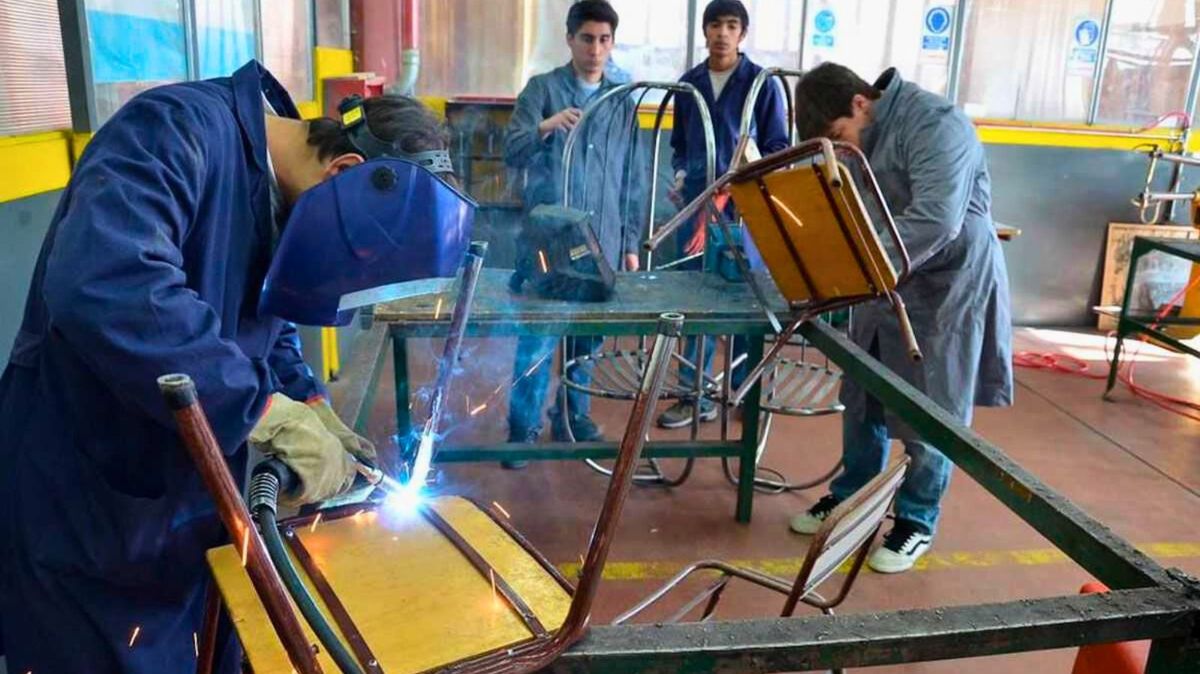 Egresados de escuelas técnicas pueden Egresados de escuelas técnicas pueden
