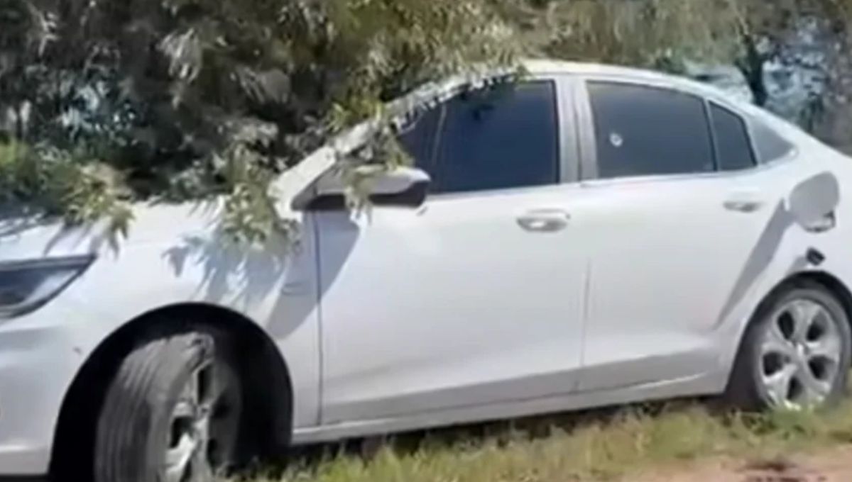El auto donde fueron encontrados los muertos