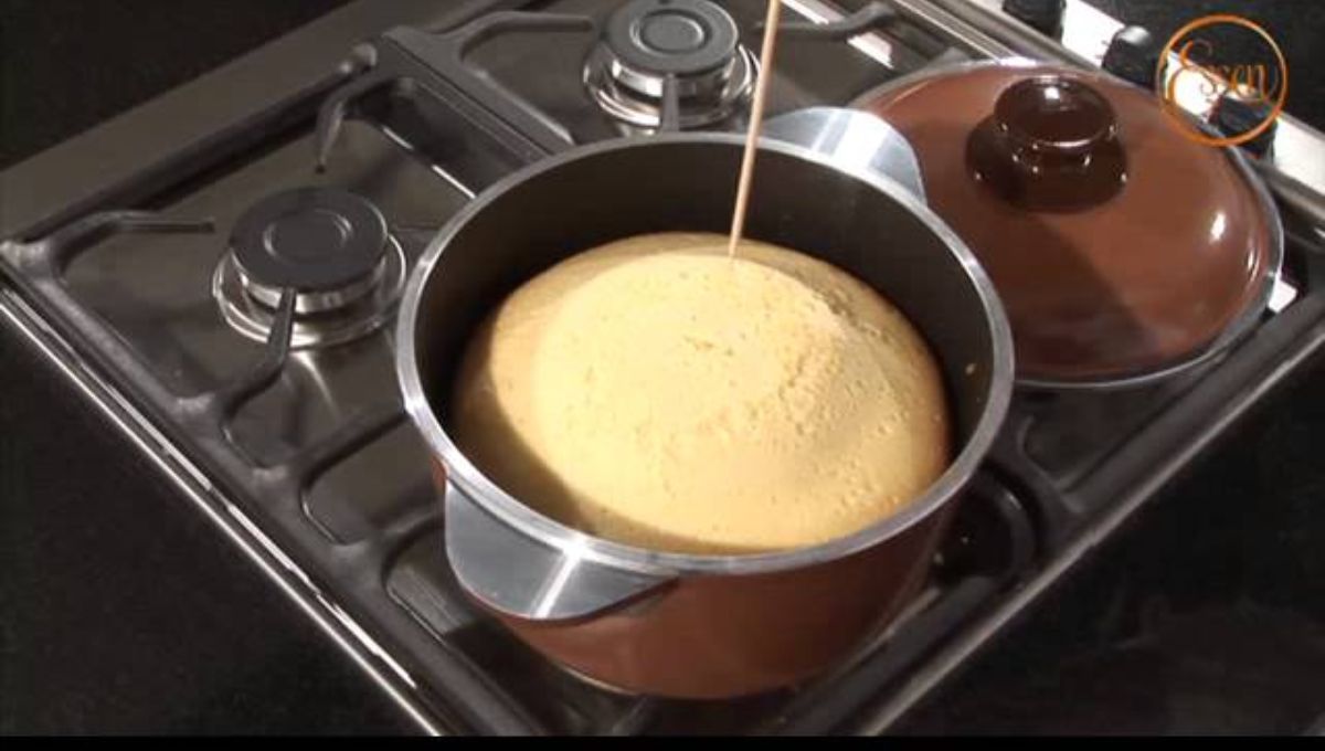 El truco casero para que no se pegue el bizcochuelo en la olla Essen