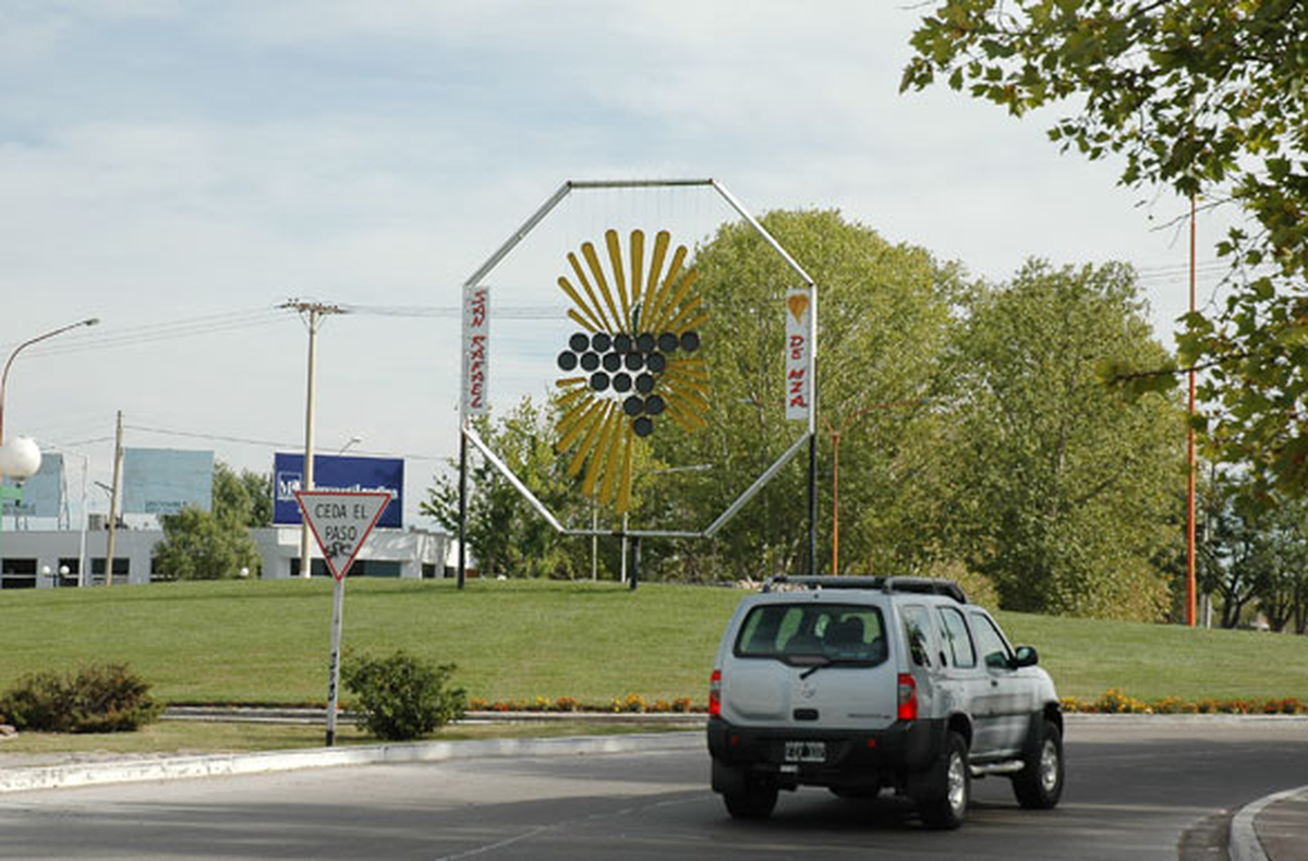 El ingreso a San Rafael, donde desde ahora se verán más vehículos al servicio de Uber. El ingreso a San Rafael, donde desde ahora se verán más vehículos al servicio de Uber.