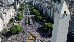 La Argentina, exhibiendo una de sus imágenes más emblemáticas del último tiempo: el festejo en el obelisco.&nbsp;