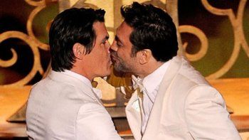 Javier Barden y Josh Brolin se besaron en la boca en los Oscar pero la TV enfocó para otro lado