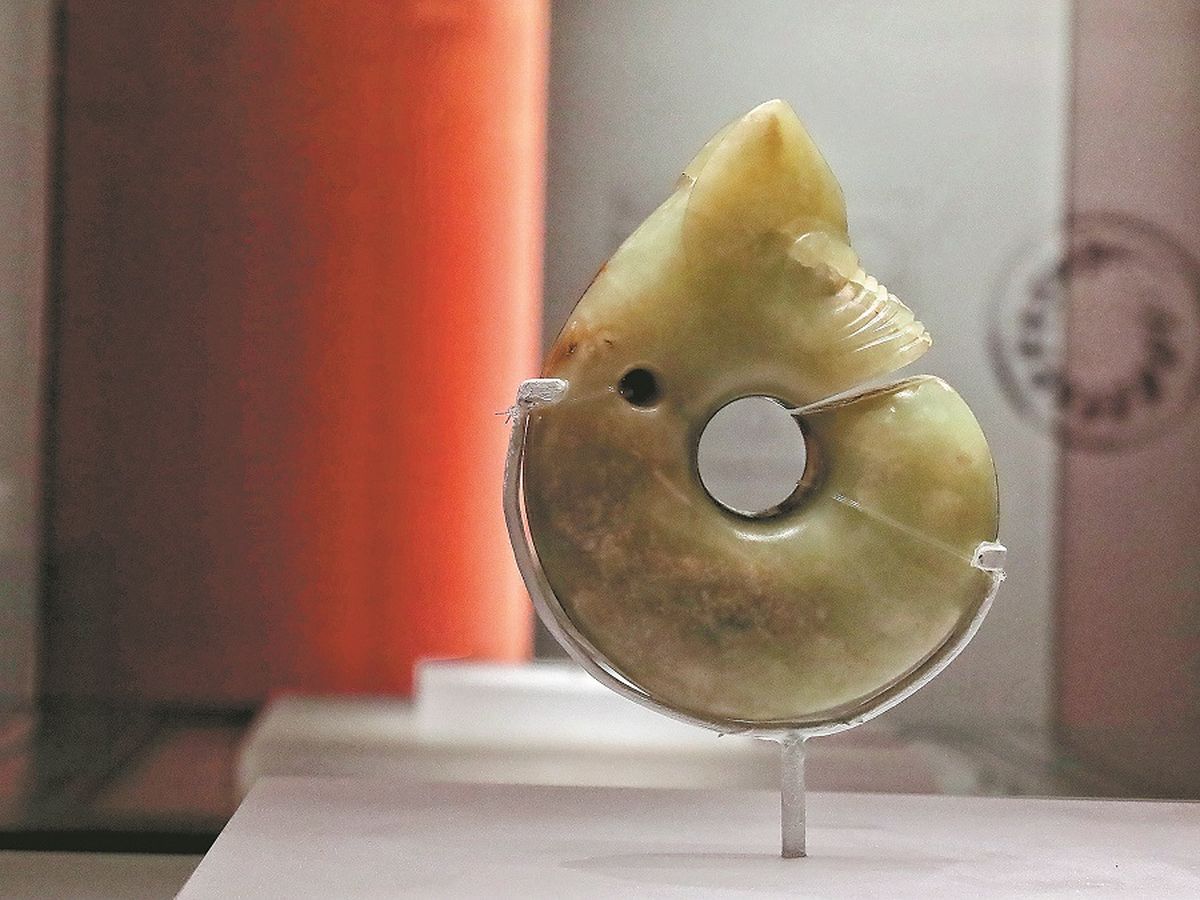 Un cerdo-dragón de jade de la cultura Hongshan del sitio Niuheliang en Chaoyang, provincia de Liaoning. JIANG DONG / CHINA DAILY Un cerdo-dragón de jade de la cultura Hongshan del sitio Niuheliang en Chaoyang, provincia de Liaoning. JIANG DONG / CHINA DAILY