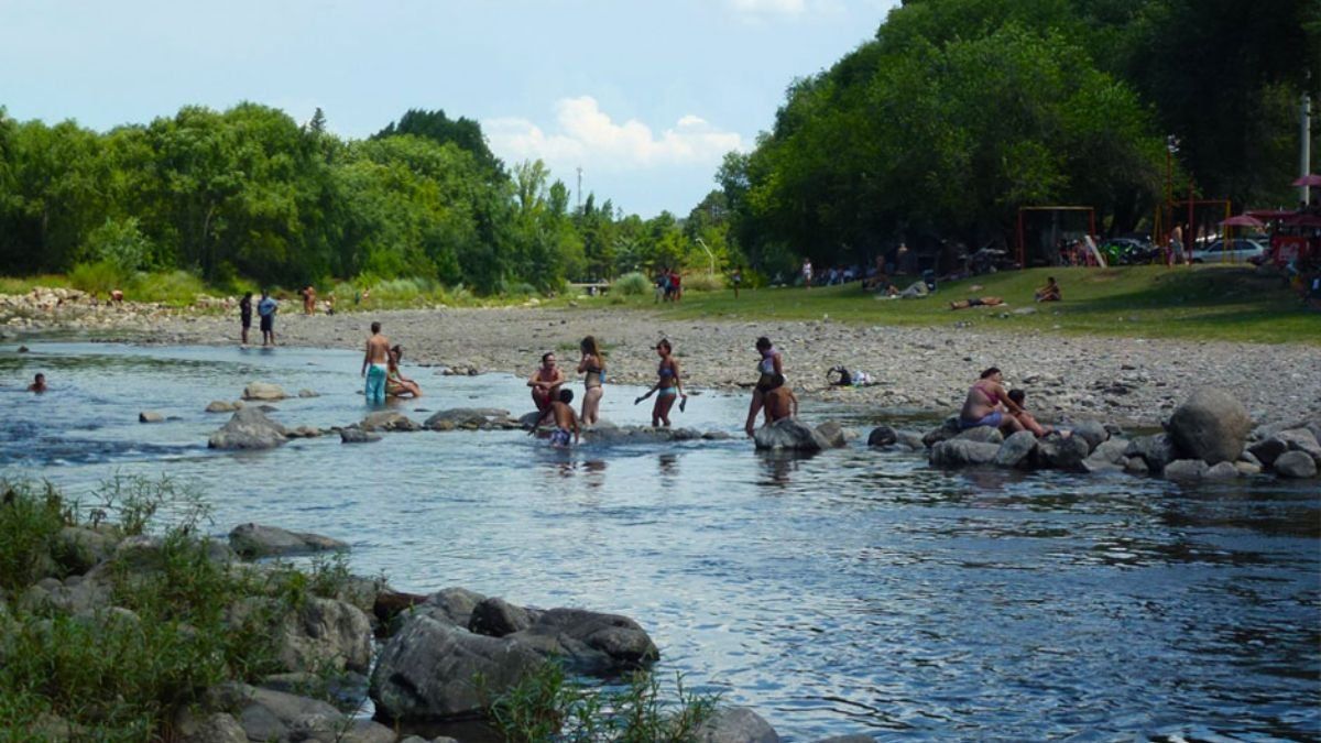 ¡No es Mina Clavero! El pueblo de Córdoba que los turistas destacan como un viaje al pasado