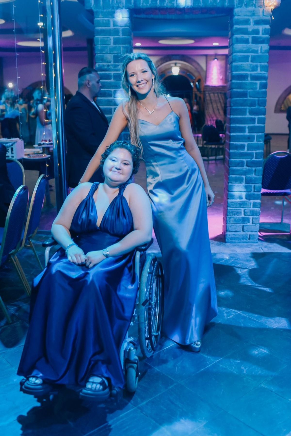 Frida junto a su amiga Rocío. Frida junto a su amiga Rocío.