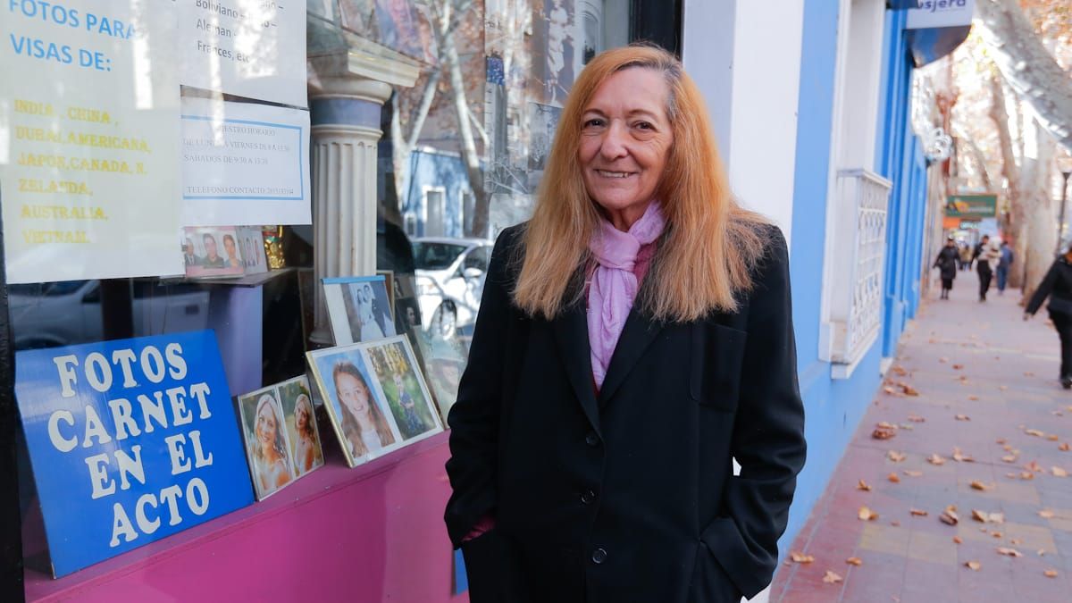 Olga Oca es una institución en Mendoza. Y todavía maquilla antes de tomar una foto carnet.