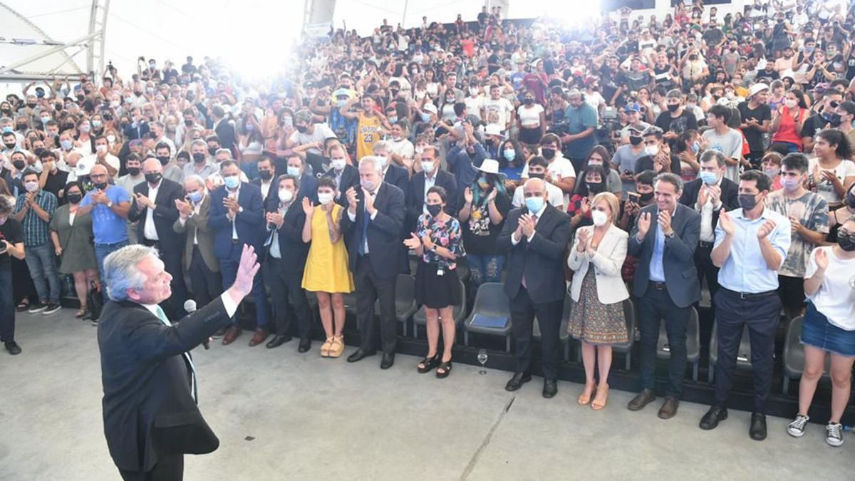 El presidente Alberto Fernández durante la presentación del proyecto que contempla la construcción de 100 escuelas secundarias en todo el país.