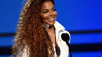 Janet Jackson será operada y posterga su gira